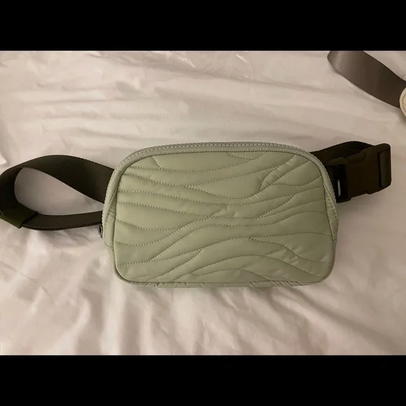 Lululemon team Canada limited edition everywhere quilted belt bag sage unisex - Picture 9 of 9